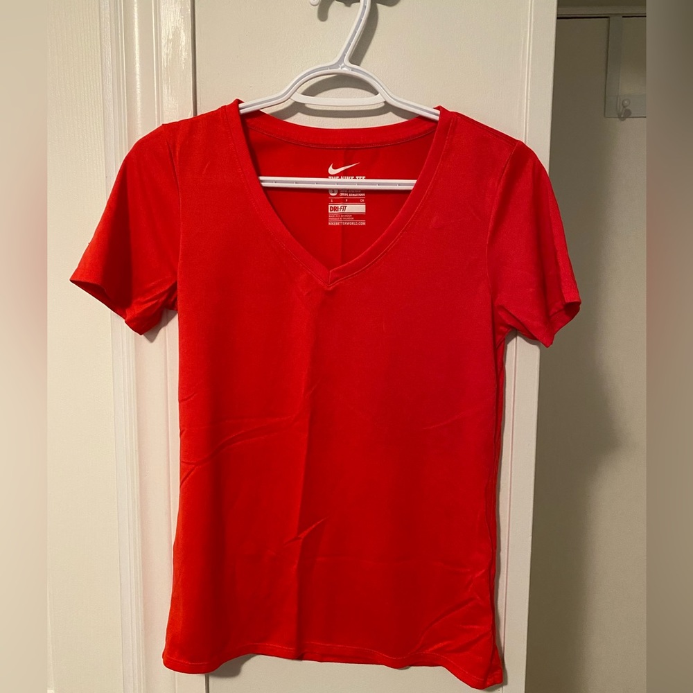 ⭐️2 for $10 Nike dry fit v-neck t-shirt size small